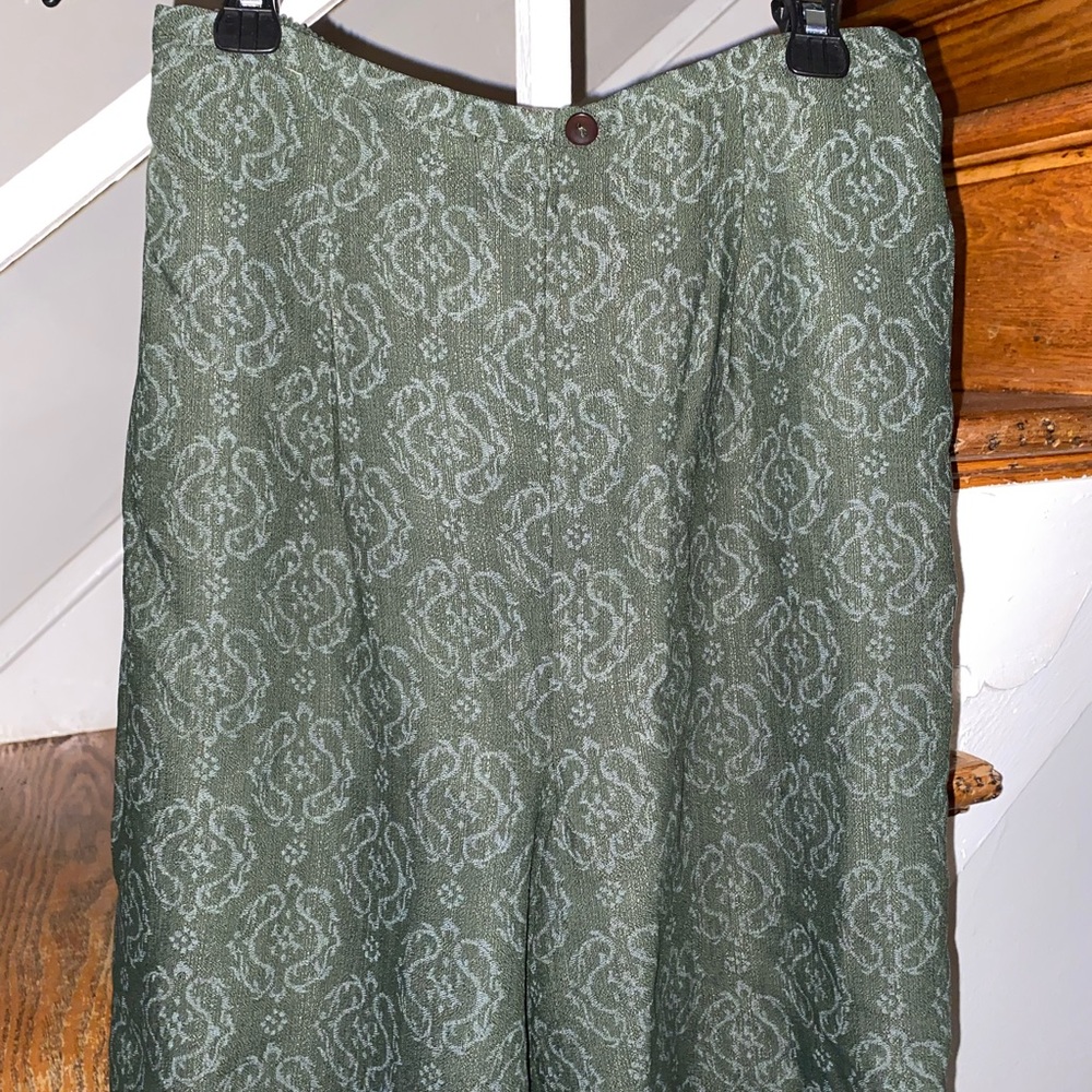 Jaclyn Smith Green Patterned Skort Size Medium p